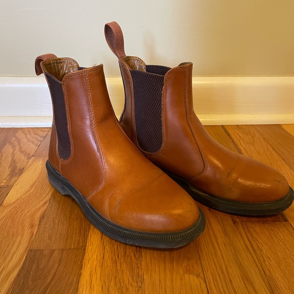 Dr. Martens Flora Chelsea boot